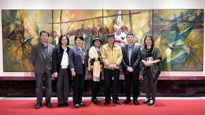 開幕式貴賓雲集,會後文化局長陳佳君(左3)與貴賓大合照