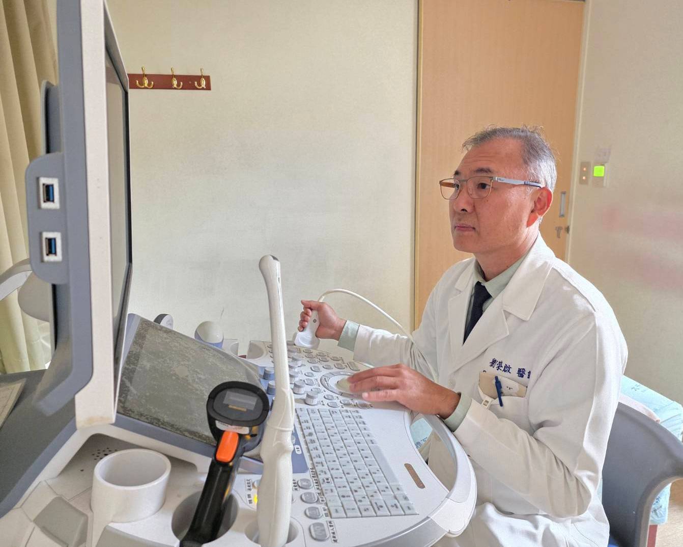 劉榮啟醫師表示，病人配合治療及追蹤，目前指數皆已正常，正式跨越五年存活期門檻。